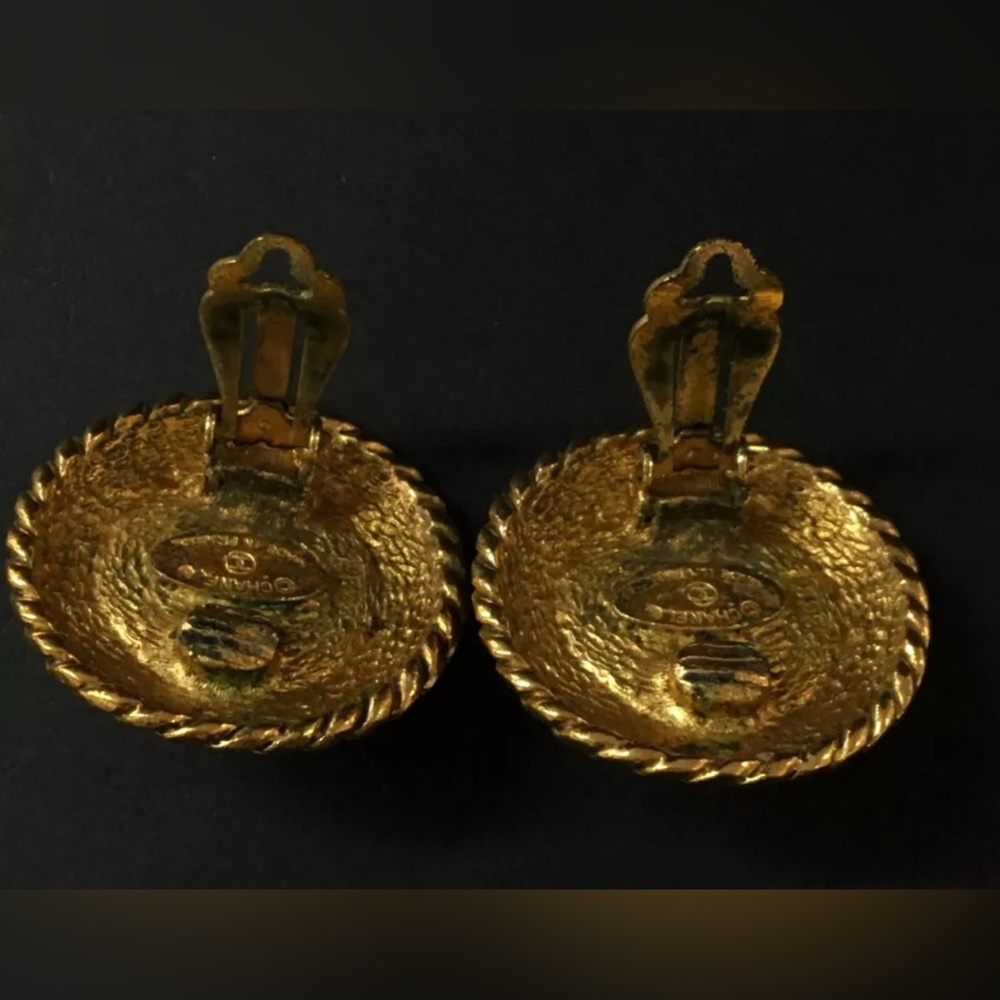 Authentic CHANEL Pearl Gold Tone Earrings stamped clip on - Picture 7 of 10